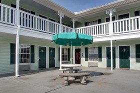 Key West Inn Clanton
