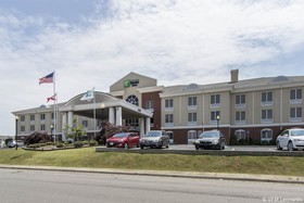 Holiday Inn Express & Suites Cullman
