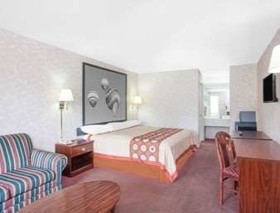 Super 8 by Wyndham Decatur Priceville