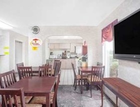 Super 8 by Wyndham Decatur Priceville