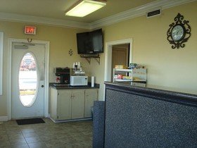 Adams Inn