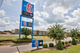 Motel 6 Dothan