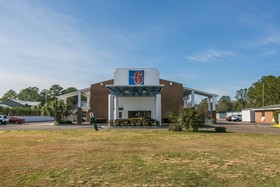 Motel 6 Dothan