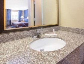 Super 8 by Wyndham Dothan
