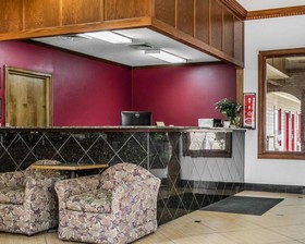 Econo Lodge Inn & Suites