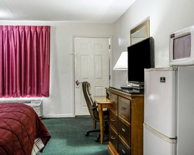 Econo Lodge Inn & Suites