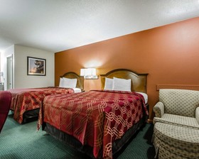 Econo Lodge Inn & Suites