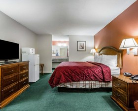 Econo Lodge Inn & Suites