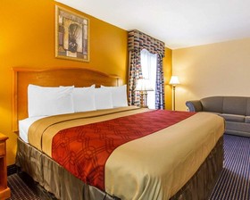 Econo Lodge Inn & Suites