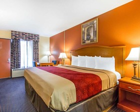 Econo Lodge Inn & Suites