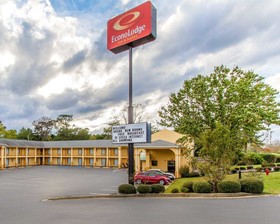Econo Lodge Inn & Suites