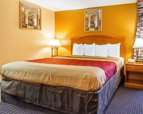 Econo Lodge Inn & Suites