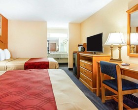 Econo Lodge Inn & Suites