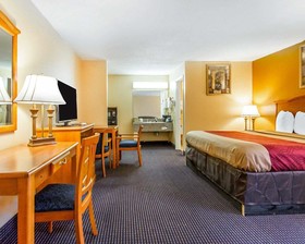Econo Lodge Inn & Suites