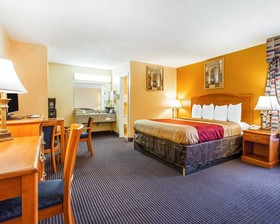 Econo Lodge Inn & Suites