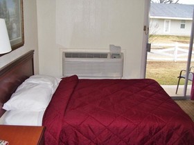 Lake View Inn & Suites