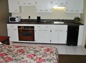 Lake View Inn & Suites