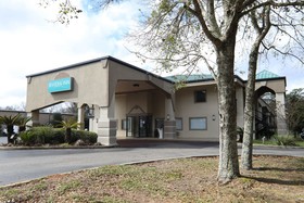 Days Inn by Wyndham Foley