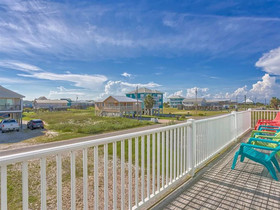 Dune Our Thing by Meyer Vacation Rentals