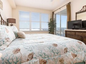 Navy Cove Harbor by Vacasa