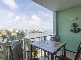 Navy Cove Harbor by Vacasa