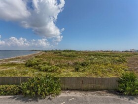 Navy Cove Harbor by Vacasa