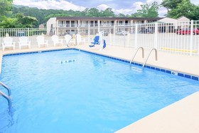 Super 8 by Wyndham Gadsden AL