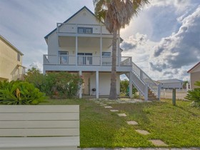 Beach Haven by Vacasa