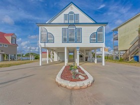 Beach Haven by Vacasa