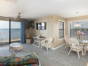 Compass Point by Vacasa