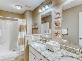 Crosswind Landing by Vacasa