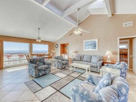 Crosswind Landing by Vacasa