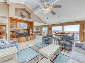 Crosswind Landing by Vacasa