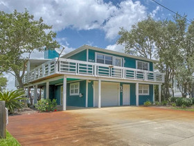 Crystal Lagoon by Meyer Vacation Rentals