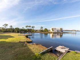 Dolphin Dreams by Meyer Vacation Rentals