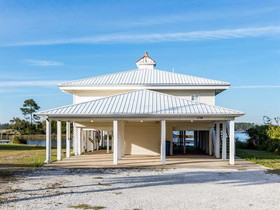 Dolphin Dreams by Meyer Vacation Rentals