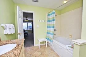 Four C's by Youngs Suncoast