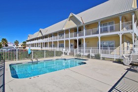 Four C's by Youngs Suncoast