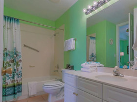 Island Royale by Vacasa