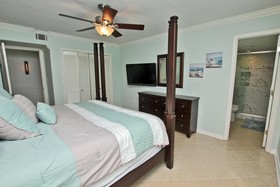 Island Winds West by Youngs Suncoast