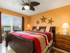 Lagoon Landing by Vacasa