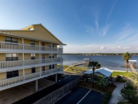 Lagoon Landing by Vacasa