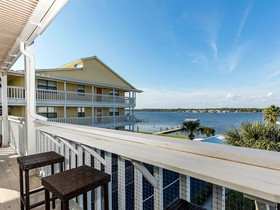 Lagoon Landing by Vacasa