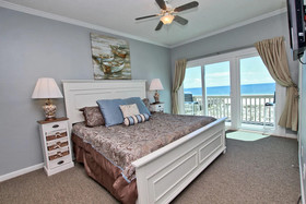 Marilyns Cottage by Youngs Suncoast