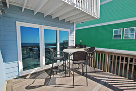 Marilyns Cottage by Youngs Suncoast