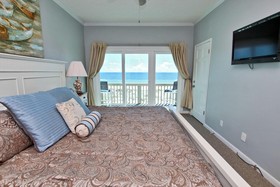 Marilyns Cottage by Youngs Suncoast