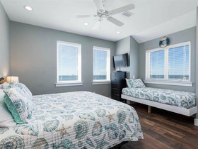 Shipwrecked by Meyer Vacation Rentals