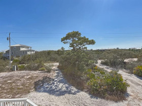 The Crab Hole by Meyer Vacation Rentals