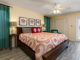 The Flip Side by Meyer Vacation Rentals