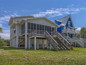 The Flip Side by Meyer Vacation Rentals